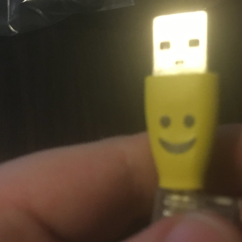 Retractable USB Data Charge Cable iPhone - Picture 2 of 6